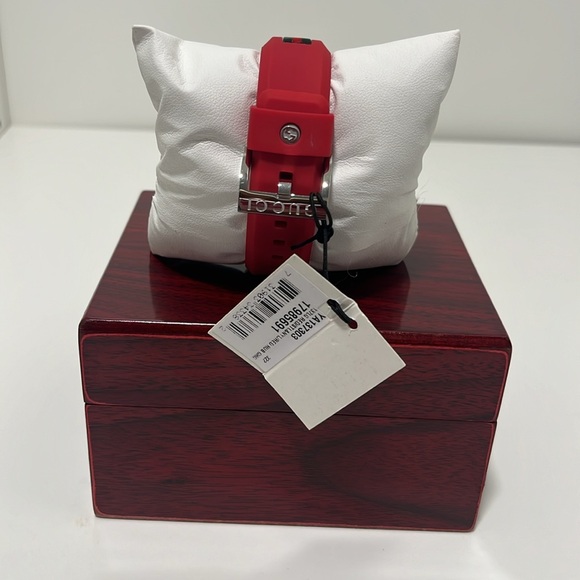 GUCCI ‘Sync YA137303’ 🆕 Midsize Watch. Pure Luxury Red Sports Watch 46mm 🎁 - Picture 2 of 9